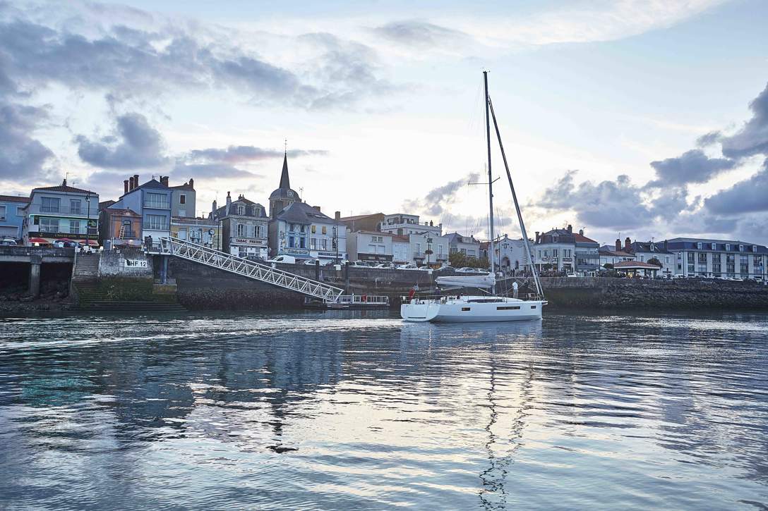 Jeanneau Sun Odyssey 490 Exterior - 42.JPG