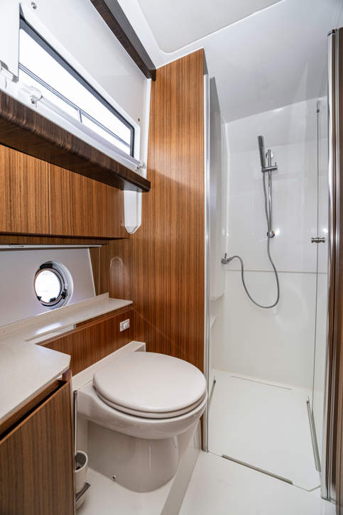 Greenline 42 Interior 9