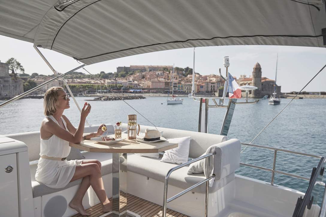 Prestige 420 Fly Interior - 6.JPG