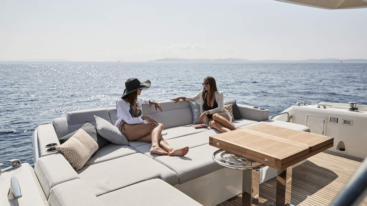 Prestige 590 Flybridge Exterior - 42.JPG