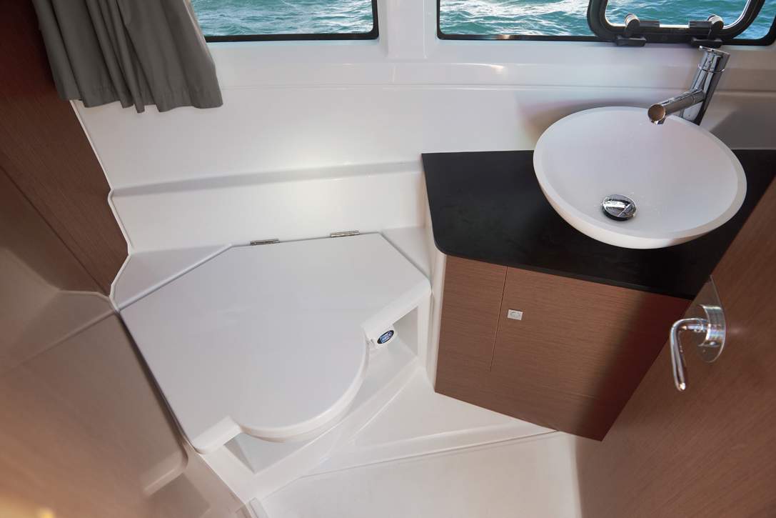 Jeanneau Merry Fisher 895 HB Interior - 5.JPG
