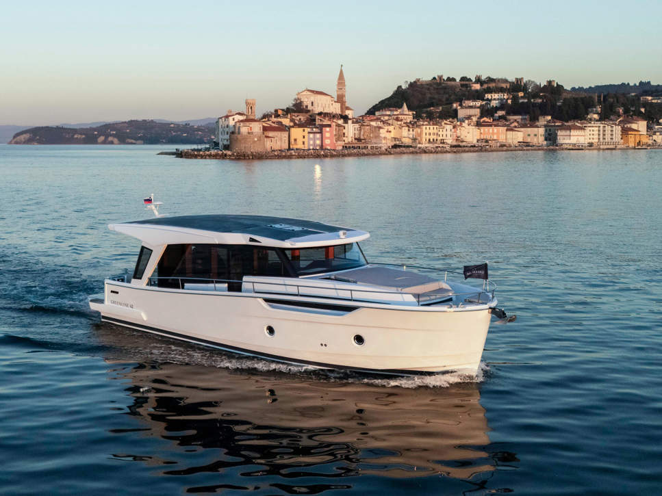 Greenline 42 Exterior 7 A