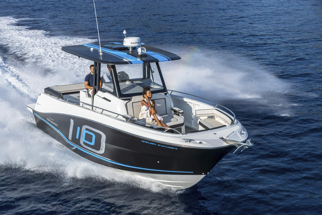 CAP CAMARAT 10.5CC IMAGE EXTERIOR RUNNING (1)