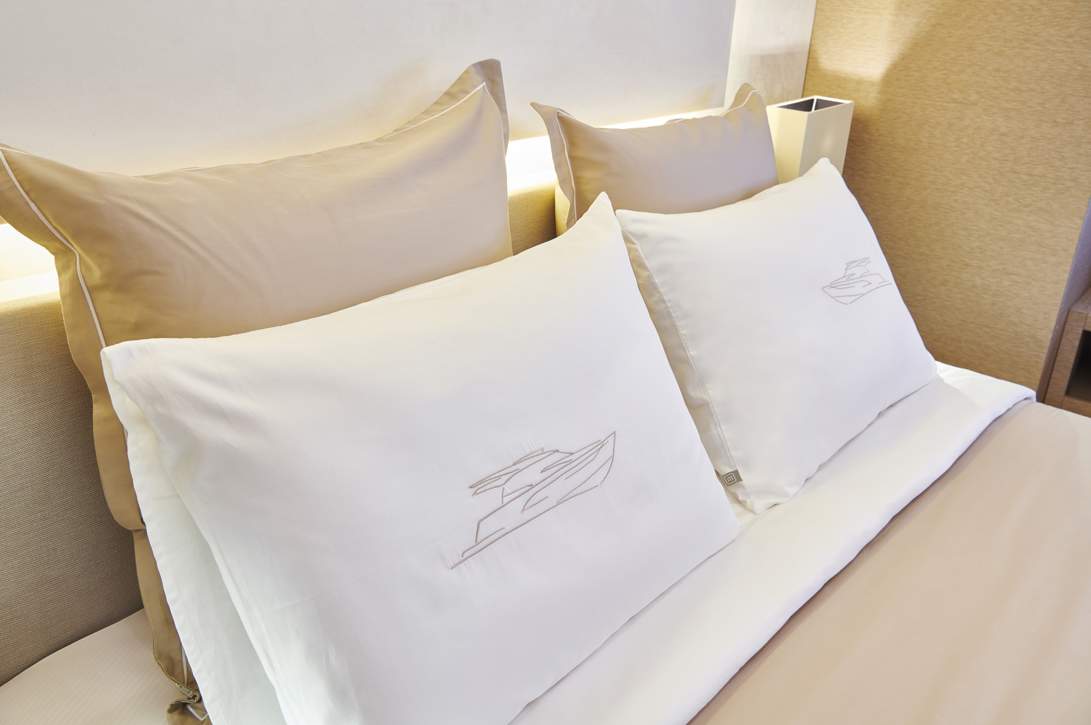 Prestige 590 Flybridge Interior - 10.JPG