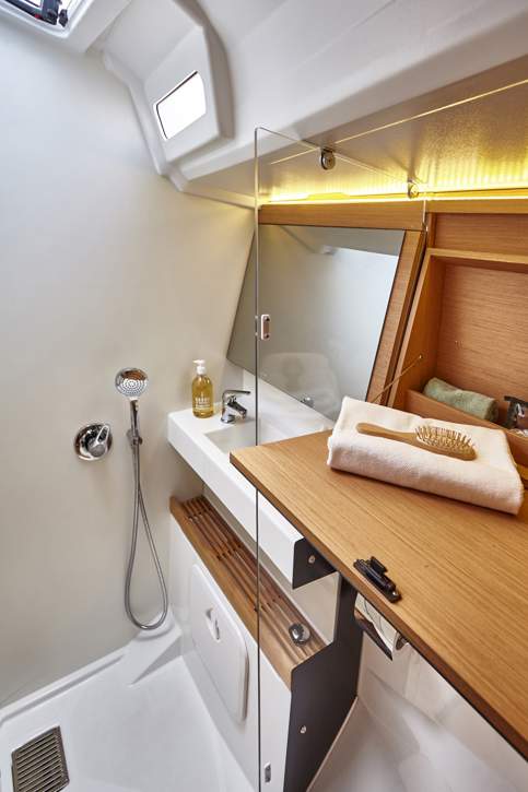 Jeanneau Sun Odyssey 440 Interior - 18.JPG