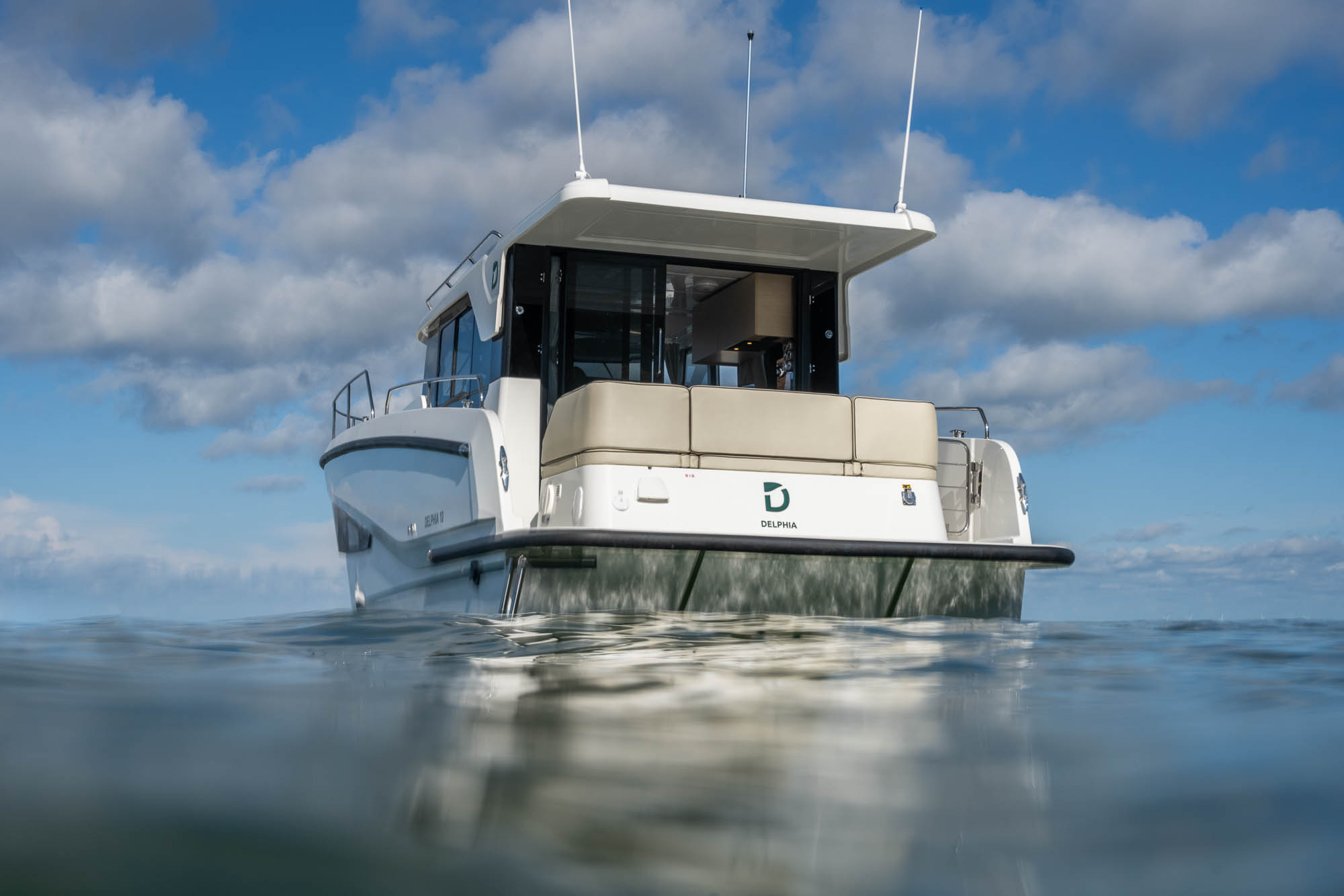 DELPHIA 10 SEDAN IMAGE EXTERIOR NOIRMOUTIER 73