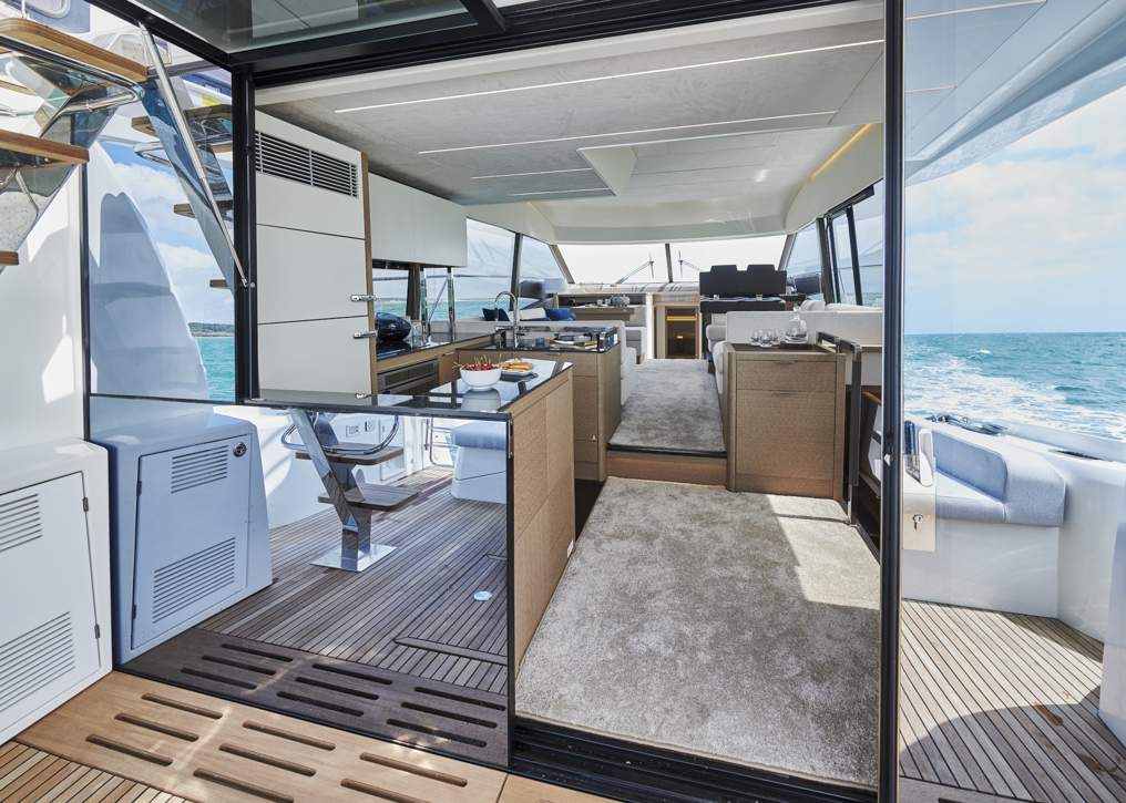 Prestige 590 Flybridge Interior - 43.JPG