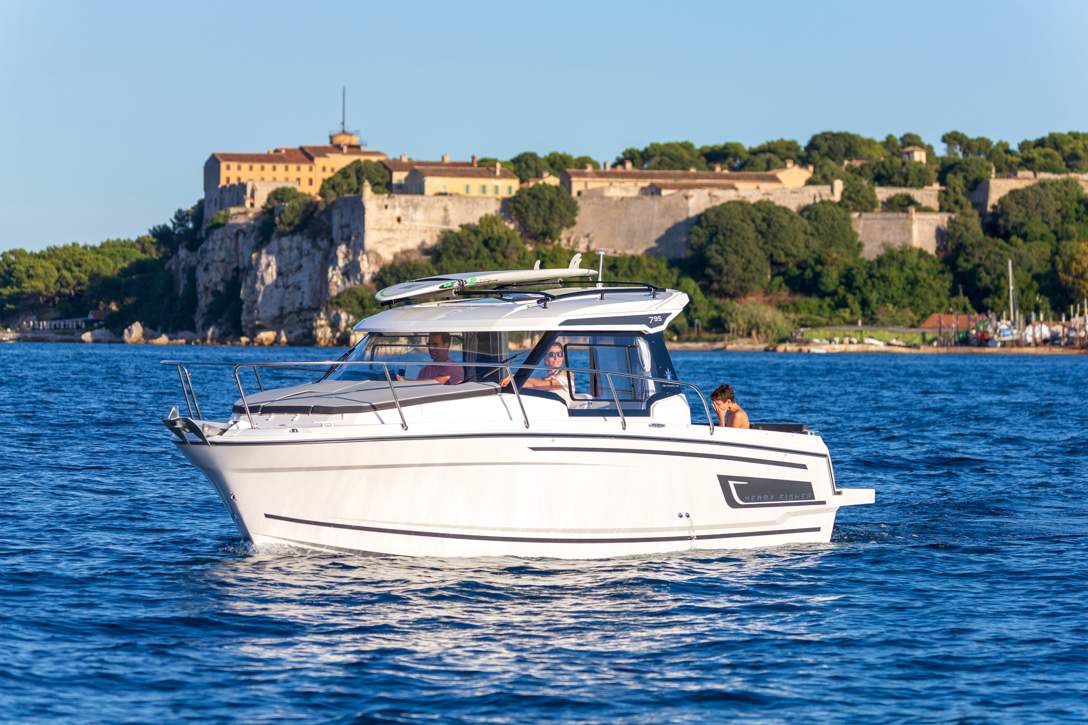 Jeanneau Merry Fisher 795 Serie 2 HB Exterior - 49.JPG