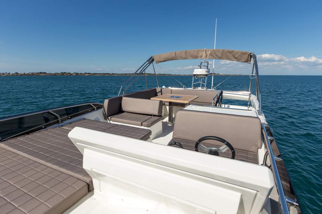 Prestige 520 Flybridge Exterior - 51.JPG