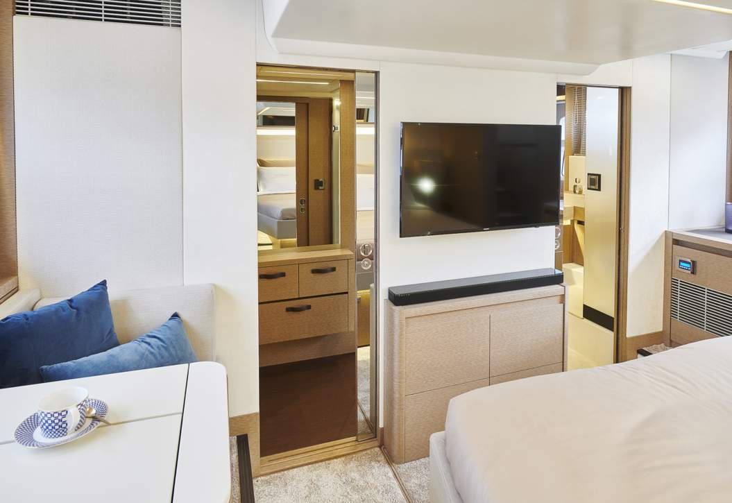 Prestige 590 Flybridge Interior - 18.JPG