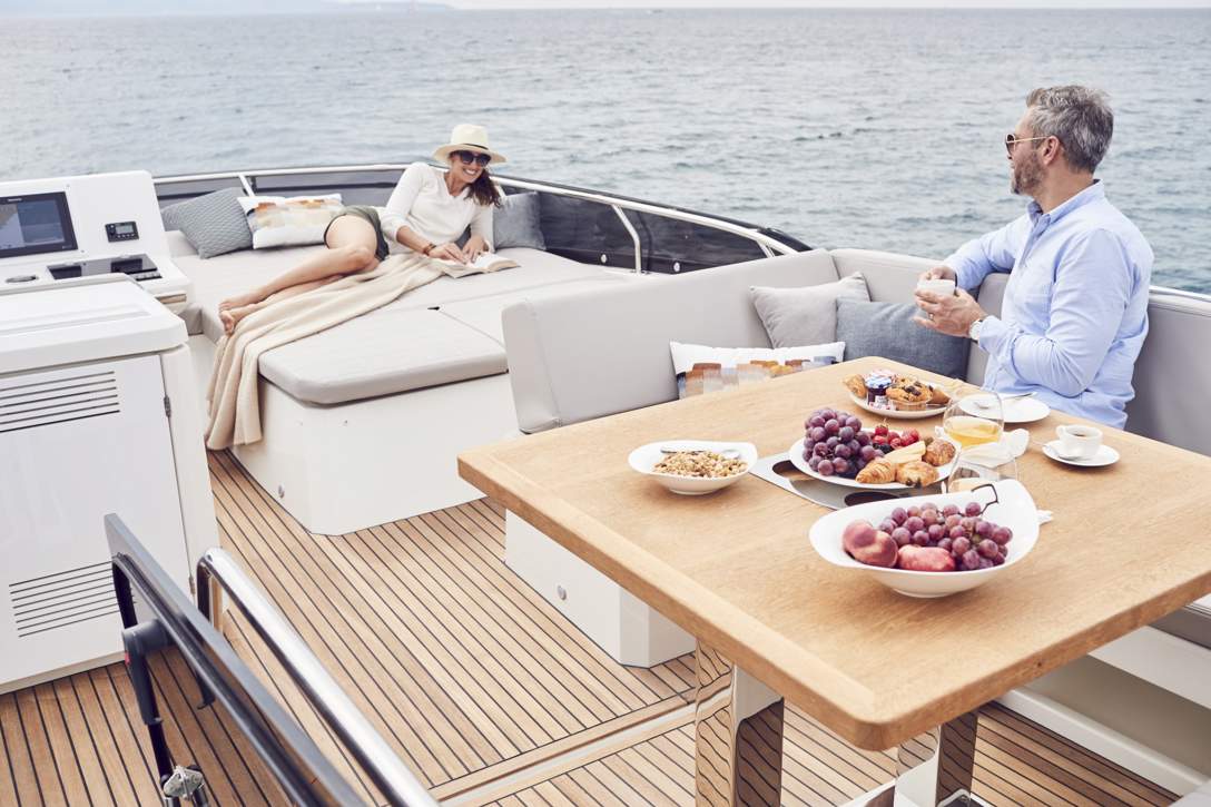 Prestige 520 Flybridge Exterior - 27.JPG