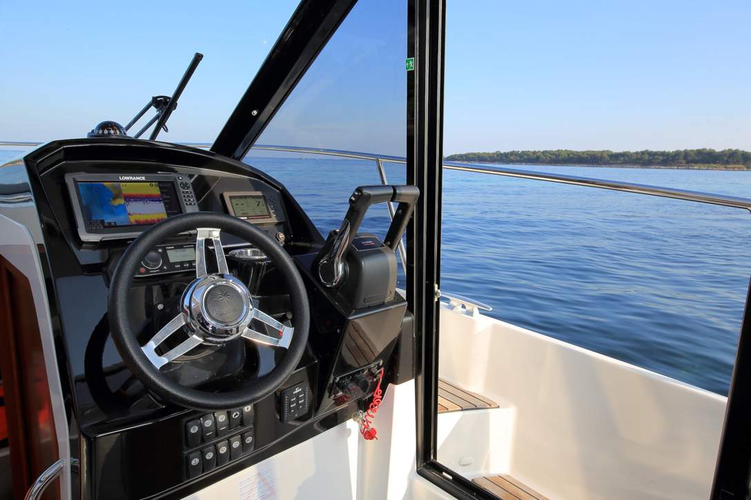 Jeanneau Merry Fisher 895 HB Interior - 10.JPG