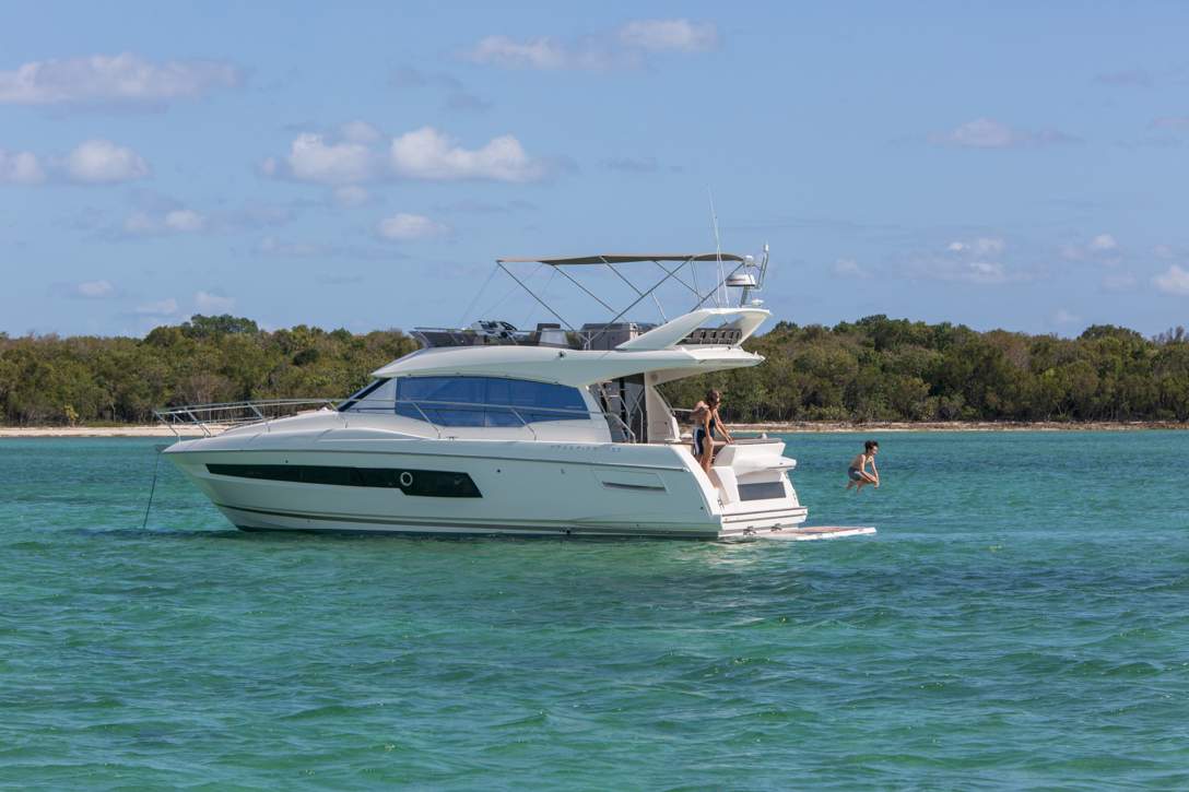 Prestige 460 Flybridge Exterior - 13.JPG