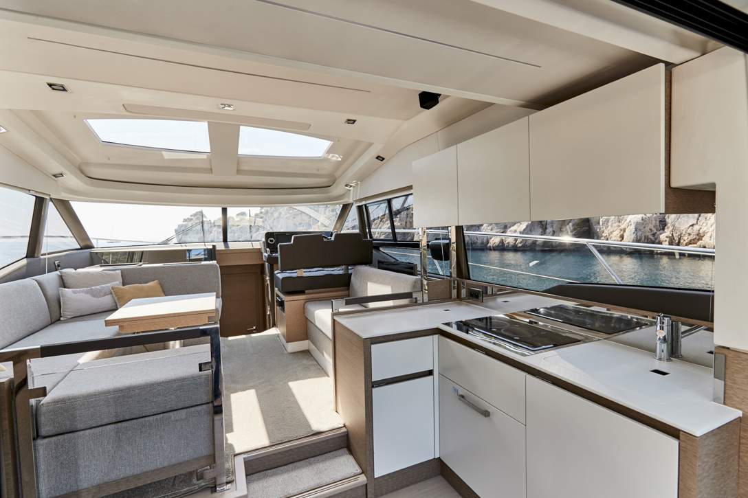 Prestige 460 S Interior - 25.JPG