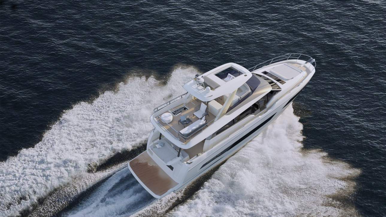 Prestige 690 Fly Exterior - 4.JPG