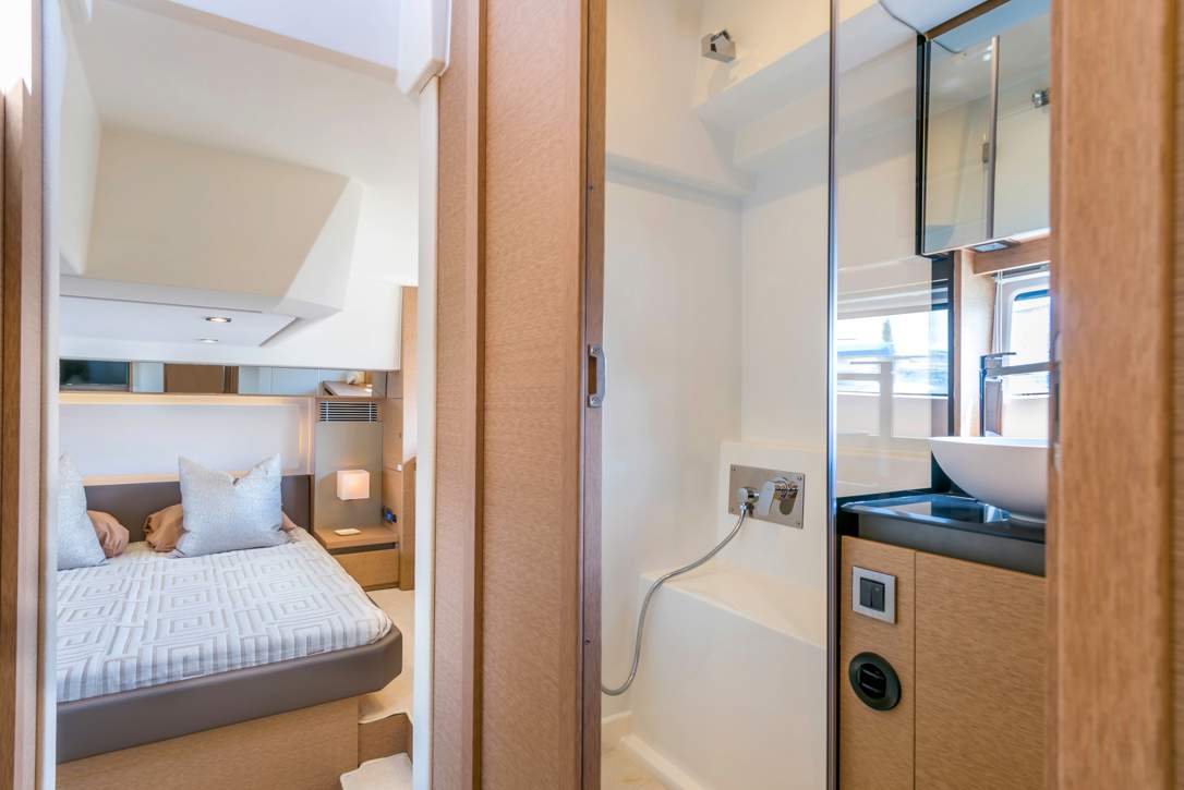 Prestige 460 Flybridge Interior - 22.JPG