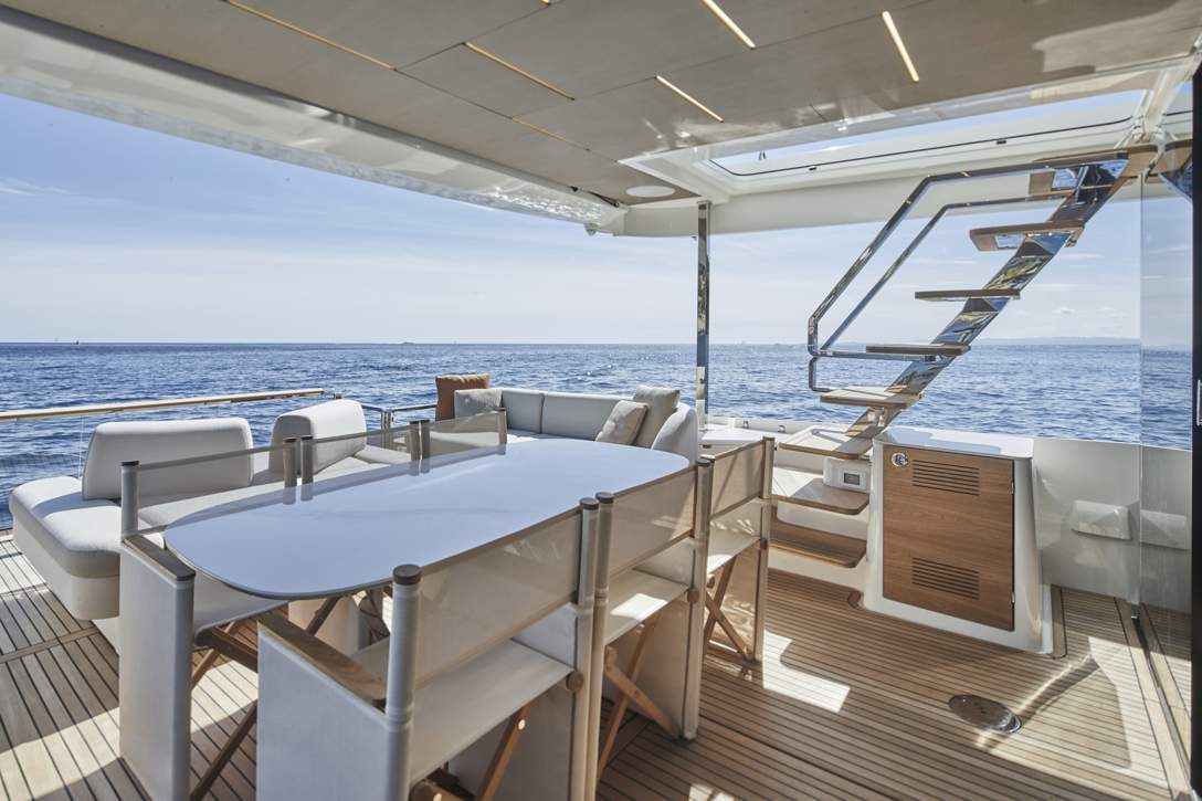 Prestige X70 Exterior - 33.JPG