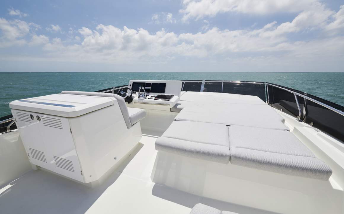 Prestige 590 Flybridge Exterior - 12.JPG