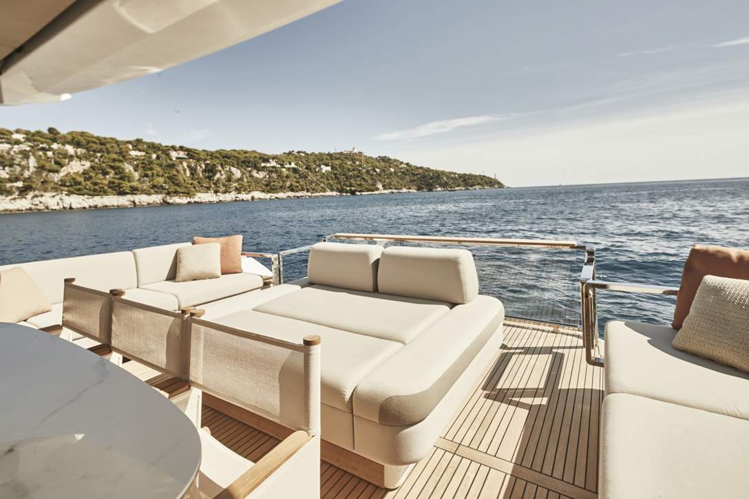 Prestige X70 Exterior - 14.JPG