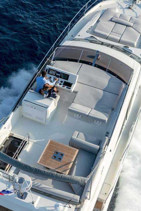 Prestige 590 Flybridge Exterior - 3.JPG