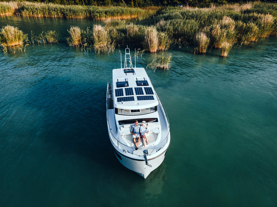 DELPHIA 11 SEDAN IMAGE EXTERIOR BALATON 4