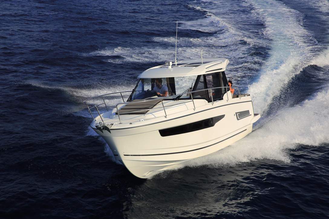 Jeanneau Merry Fisher 895 HB Exterior - 6.JPG