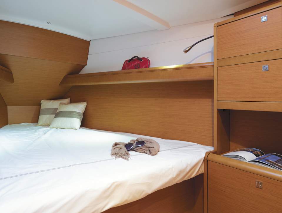 Jeanneau Sun Odyssey 389 Interior - 7.jpg