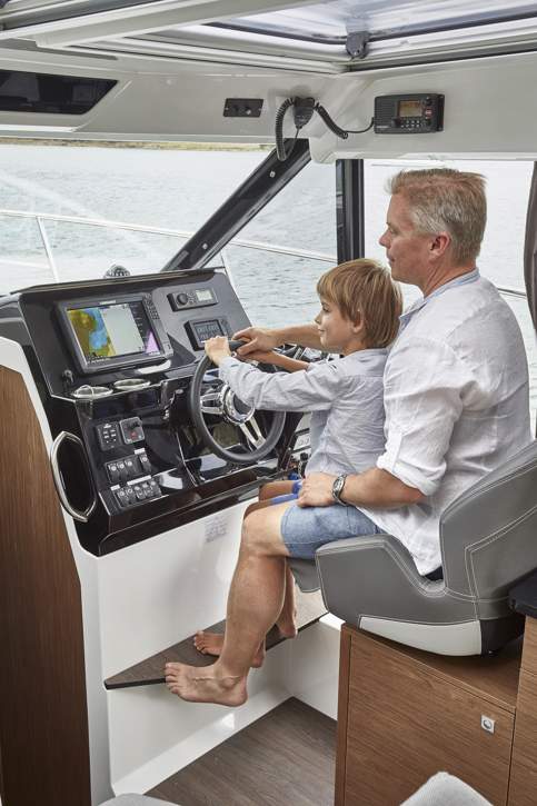 Jeanneau Merry Fisher 1095 HB Interior - 14.JPG