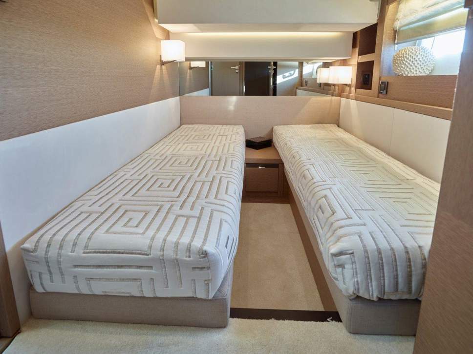 Prestige 630 S Interior - 4.jpg