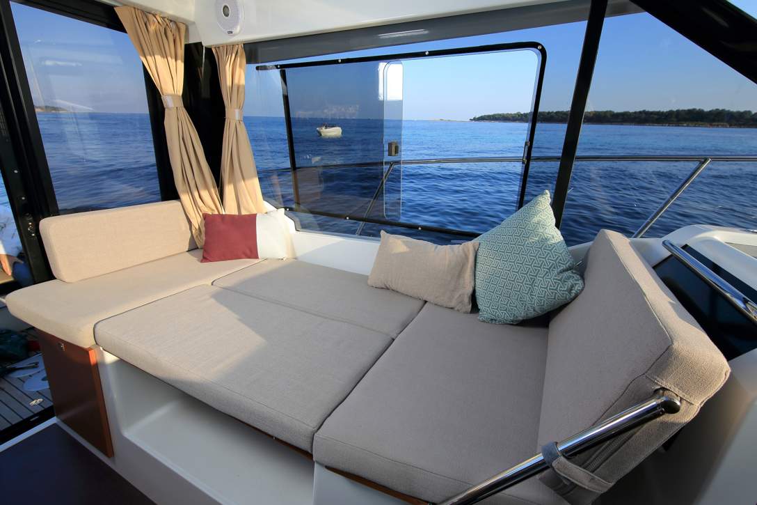 Jeanneau Merry Fisher 895 HB Interior - 11.JPG