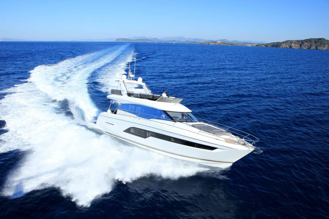 Prestige 630 Flybridge Exterior - 18.JPG