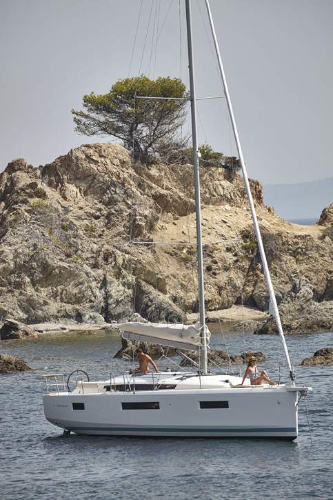 Jeanneau Sun Odyssey 440 Exterior - 39.JPG