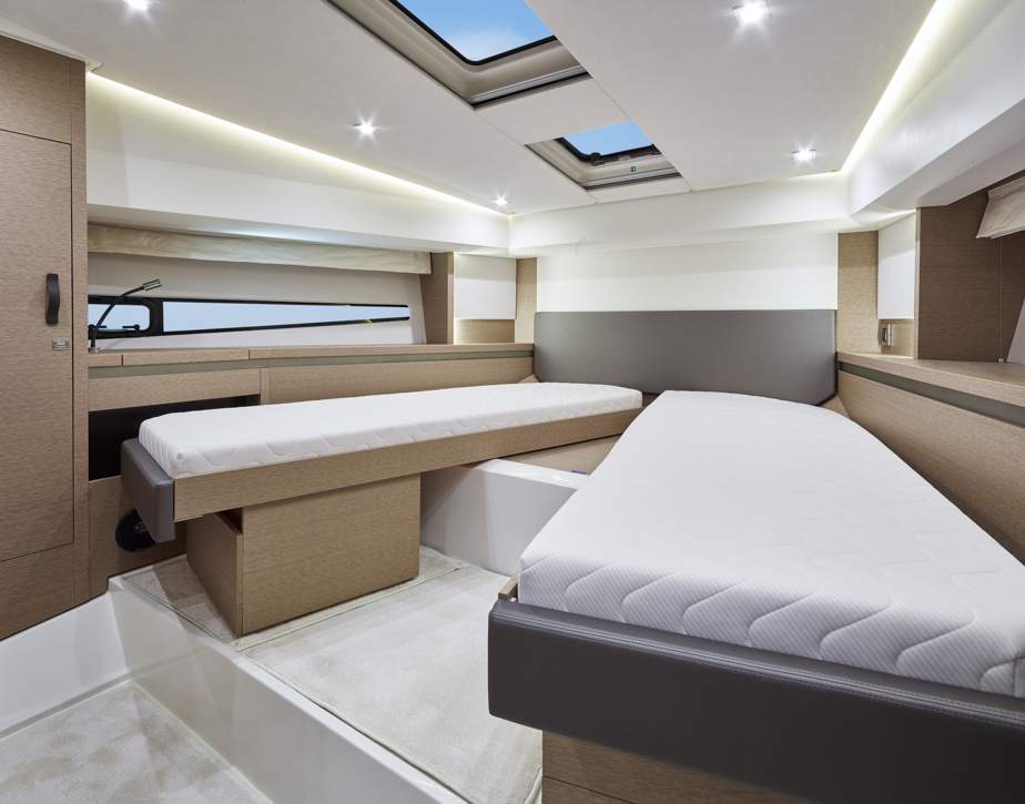 Prestige 460 Flybridge Interior - 43.JPG
