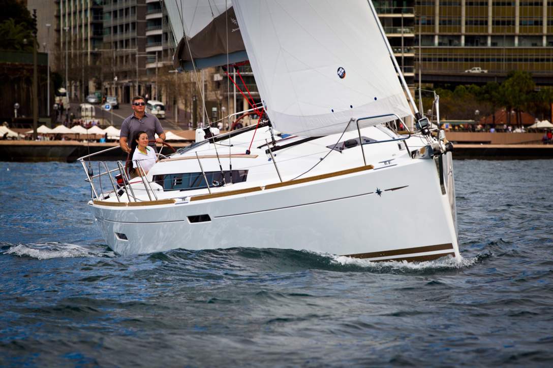 Jeanneau Sun Odyssey 389 Exterior - 10.jpg
