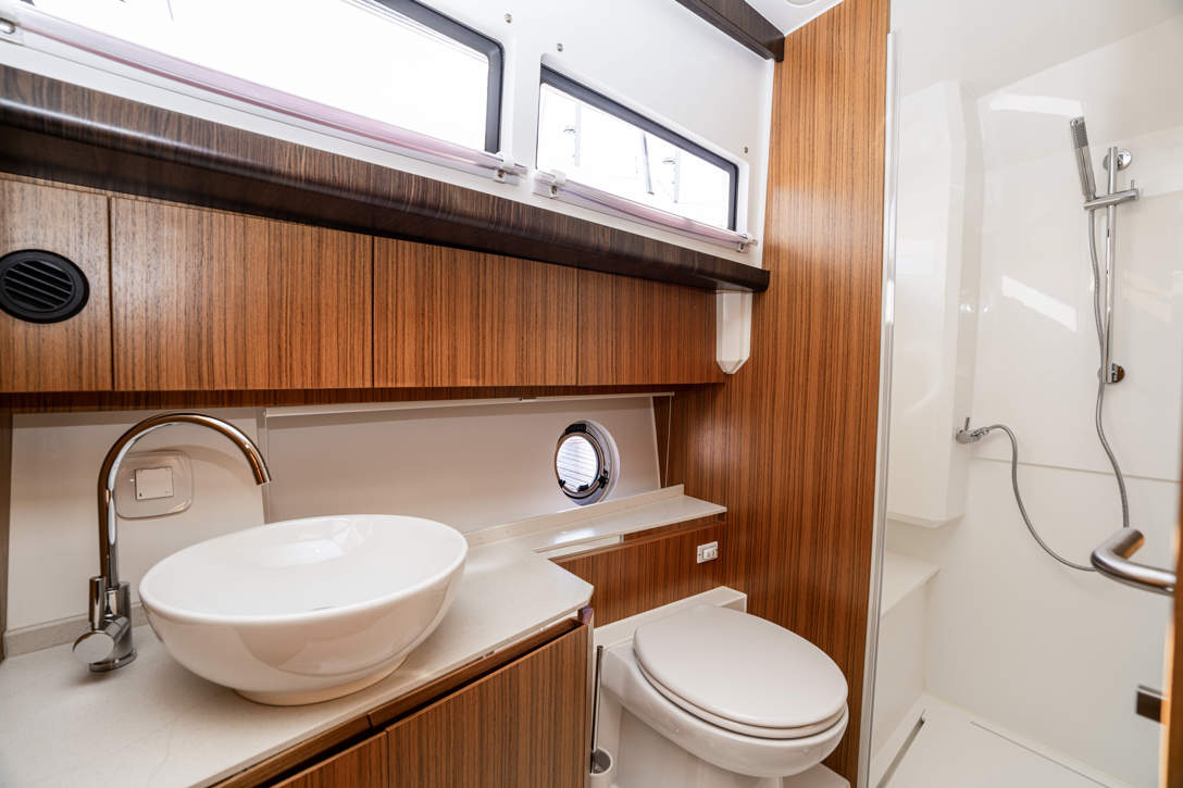 Greenline 42 Interior 7