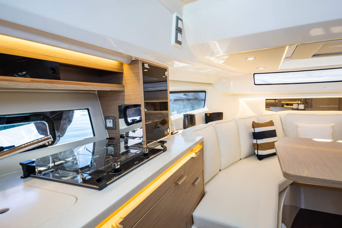 CAP CAMARAT 10.5WA IMAGE INTERIOR