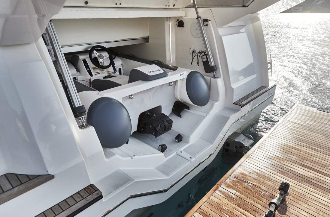 Prestige 590 S Exterior - 14.JPG